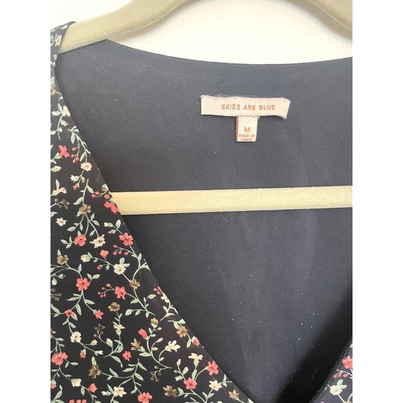 Skies are blue floral peplum top - Picture 4 of 6